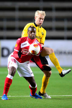 Standard Lieges Paul Mpoku och Elfsborgs Johan Larsson