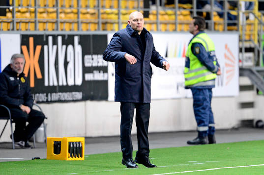 Elfsborgs tränare Klas Ingesson hoppar på sidlinjen