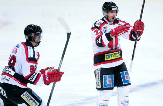 Örebros Tomas Skogs jublar