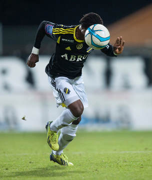 Kennedy Igboananike, AIK, stormar fram och gör 0-3 i