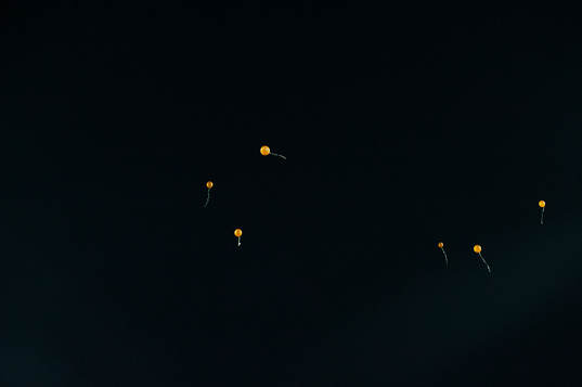 Ballonger mot hösthimlen