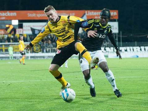 Mjällbys Viktor Agardius och Martin Mutumba, AIK