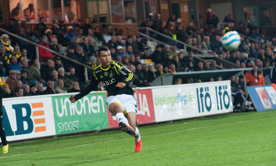 Nabil Bahoui skickar in ett inlägg