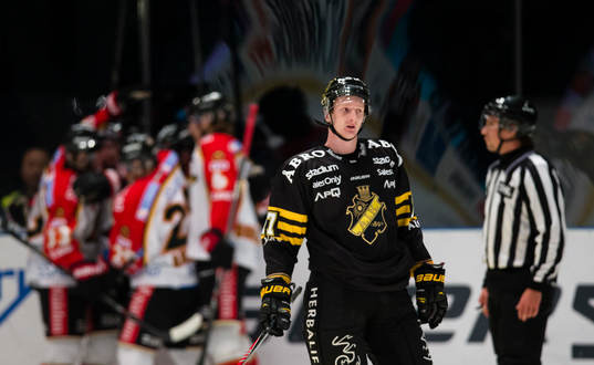 s Fredrik Carlsson ser deppig ut