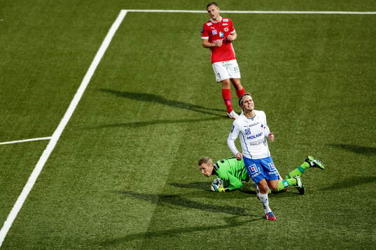 Norrköpings Christoffer Nyman i målsituation där Kalmars