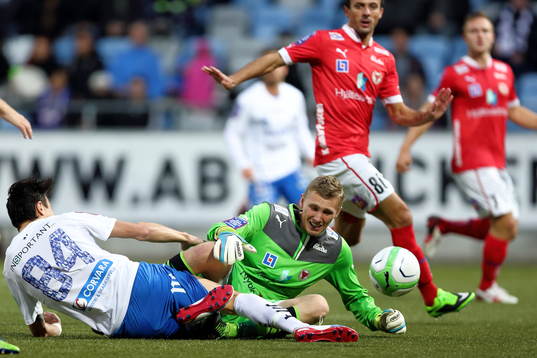 Kalmars målvakt Lars Cramer och Norrköpings Martin