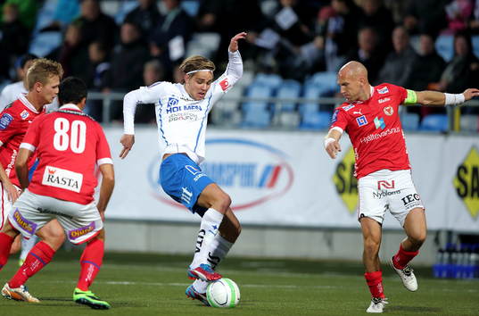 Norrköpings Christoffer Nyman mellan Kalmars Nenad