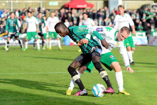 Varbergs Modou Barrow och Hammarbys Christoffer Carlsson