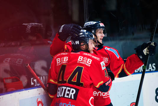 Djurgårdens Mattias Guter och Marcus Sörensen jublar