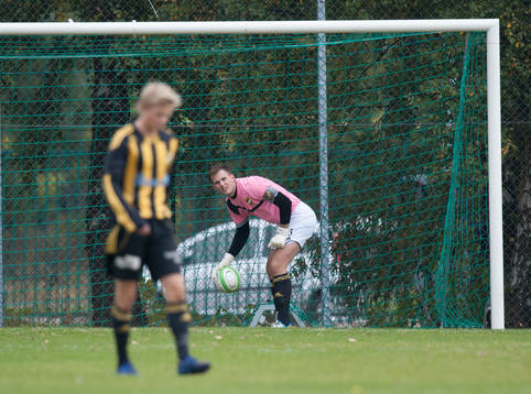 Råås Faton Trstena har gjort 1-0 och Hässleholms