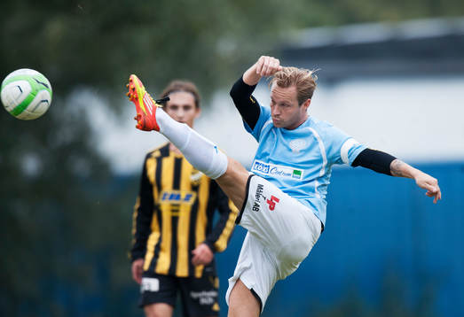 Hög spark i matchen i division 3 mellan Råå och IFK
