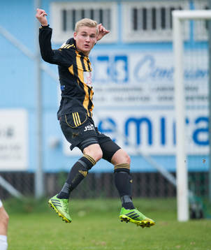 IFK Hässleholms Linus Svensson i matchen i division 3