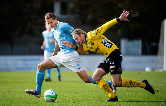 Malmös Piotr Johansson och Elfsborgs Mattias Ingvarsson i