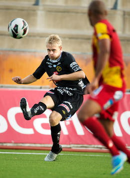 Elfsborgs Johan Larsson slår ett inlägg