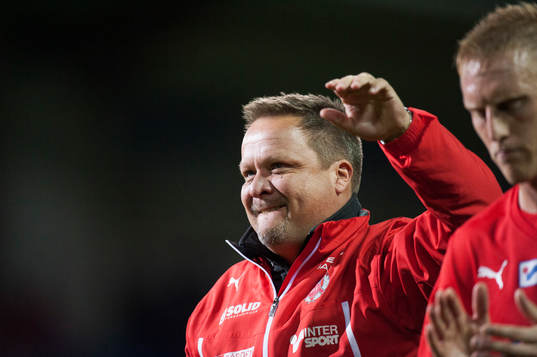 Slutsignal och Helsingborgs tränare Roar Hansen jublar i