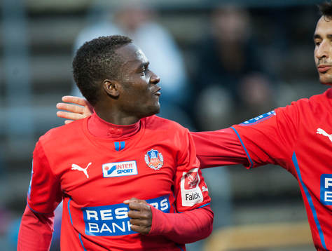 Helsingborgs David Accam har gjort 1-0 och Loret Sadiku