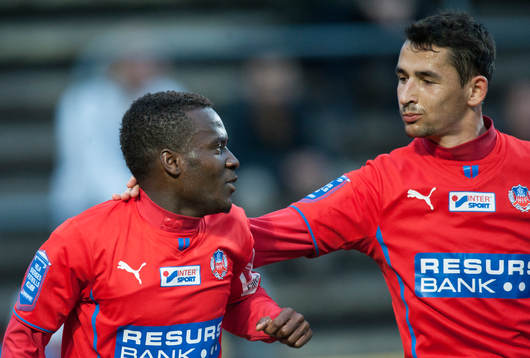 Helsingborgs David Accam har gjort 1-0 och Loret Sadiku
