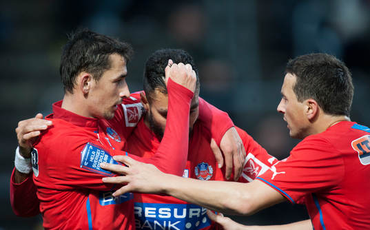 Helsingborgs Imad Khalili har gjort 2-0 och Loret Sadiku