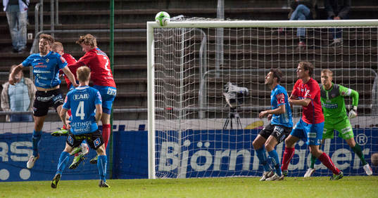 Halmstads Mikael Boman reducerar till 2-3 med en vacker