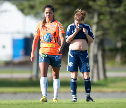Kungsbackas Sabrika Jacobsson har gjort 1-1,