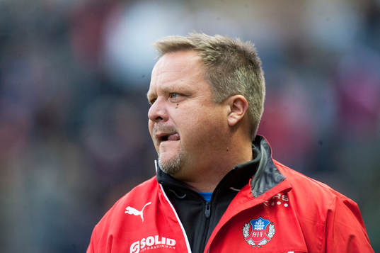 Helsingborgs tränare Roar Hansen med tungan i mun i