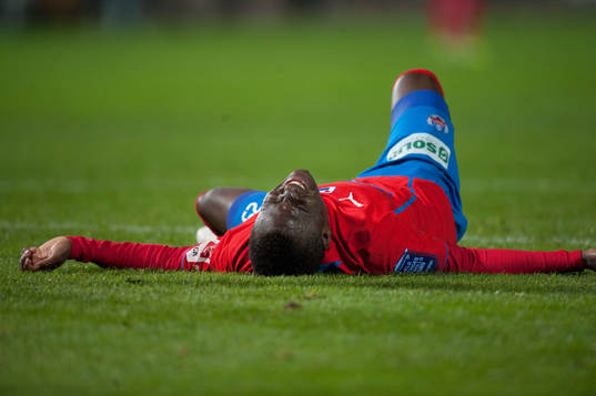 Helsingborgs David Accam utslagen i matchen i allsvenskan