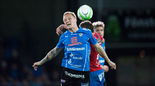 Halmstads Gudjon Baldvinsson i matchen i allsvenskan mellan