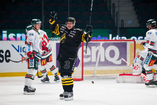s Teemu Ramstedt jublar