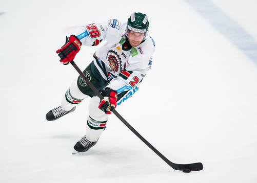 Frölundas Joel Lundqvist  med pucken