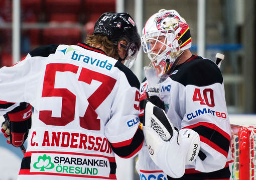 Malmös Calle Andersson och målvakt Pontus Sjögren jublar