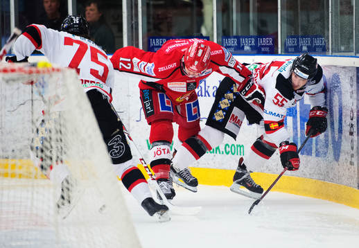 Malmös Rasmus Andersson och Teemu Kesä stoppar Almtunas