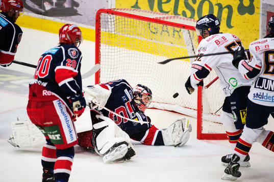 Djurgårdens Mikael Ahlén gör 0-4 bakom Södertäljes