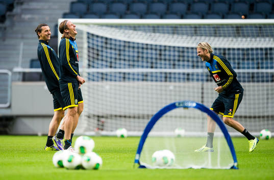 Zlatan Ibrahimovic, Jonas Olsson och Ola Toinvonen får en