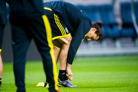 Zlatan Ibrahimovic rättar till skorna