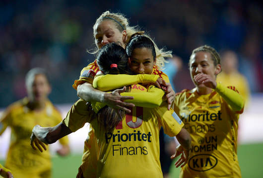 Tyresös Christen Press, gratuleras av Marta Vieira da