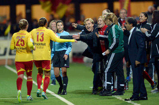 Tyresös Christen Press gratuleras av Tony Gustavsson,