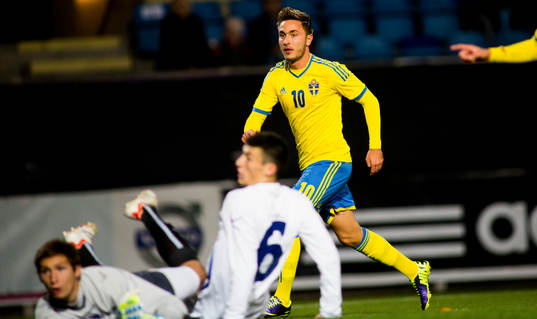 Sveriges Muamer Tankovic gör 1-0