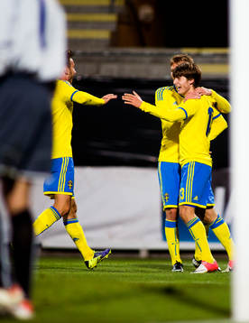 Sveriges Arber Zeneli jublar med laget