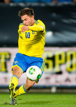 Sveriges Muamer Tankovic med skott