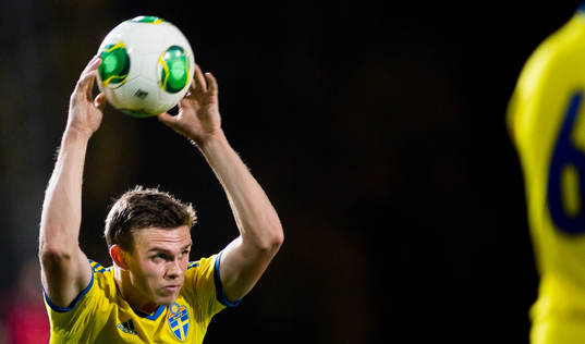 Sveriges Jesper Manns kastar inkast