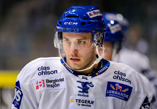 Leksands Fabian Brunnström värmer upp innan