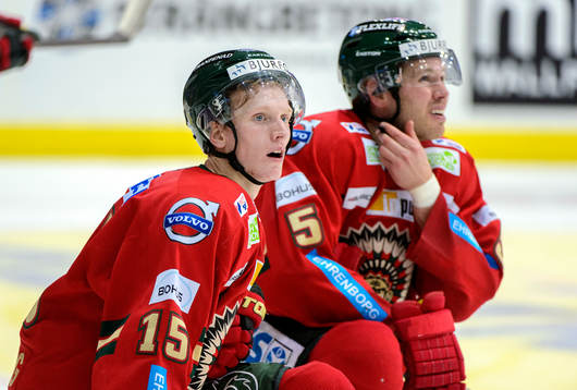 Frölundas John Klingberg och Christian Bäckman deppar