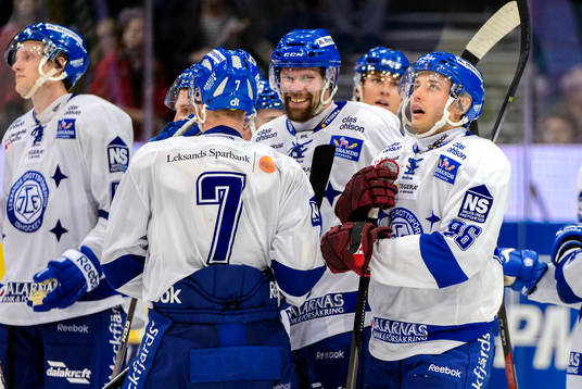 Leksand och Fabian Brunnström firar