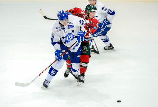 Närkamp mellan Leksands Patrik Hersley och Frölundas
