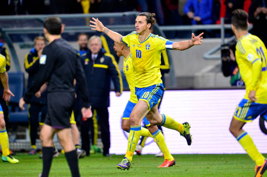 Sveriges Zlatan Ibrahimovic jublar