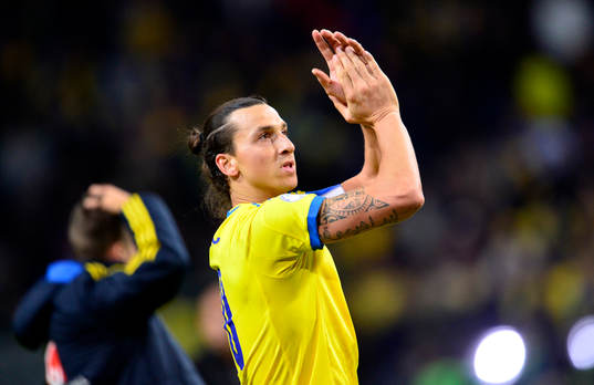 Sveriges Zlatan Ibrahimovic tackar publiken