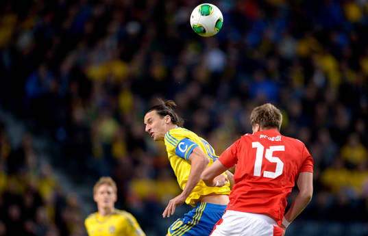 Sveriges Zlatan Ibrahimovic i nickduell med Österrikes