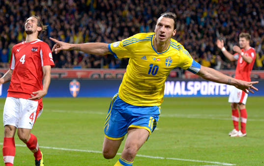 Sveriges Zlatan Ibrahimovic jublar