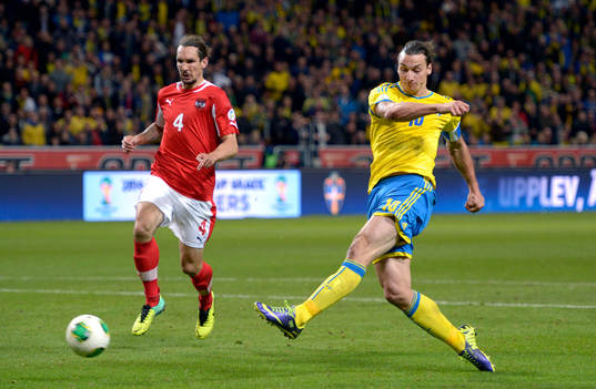 Sveriges Zlatan Ibrahimovic gör 2-1
