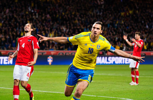 Sveriges Zlatan Ibrahimovic jublar